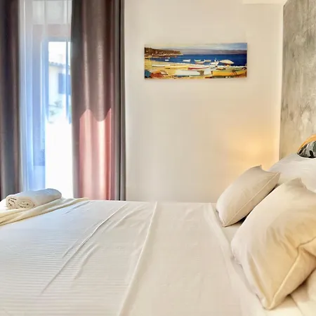 Отель Kelly's 3*