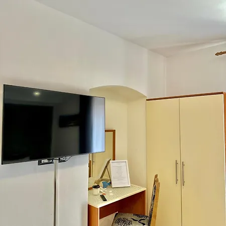 Kelly's 3* Πόρετς